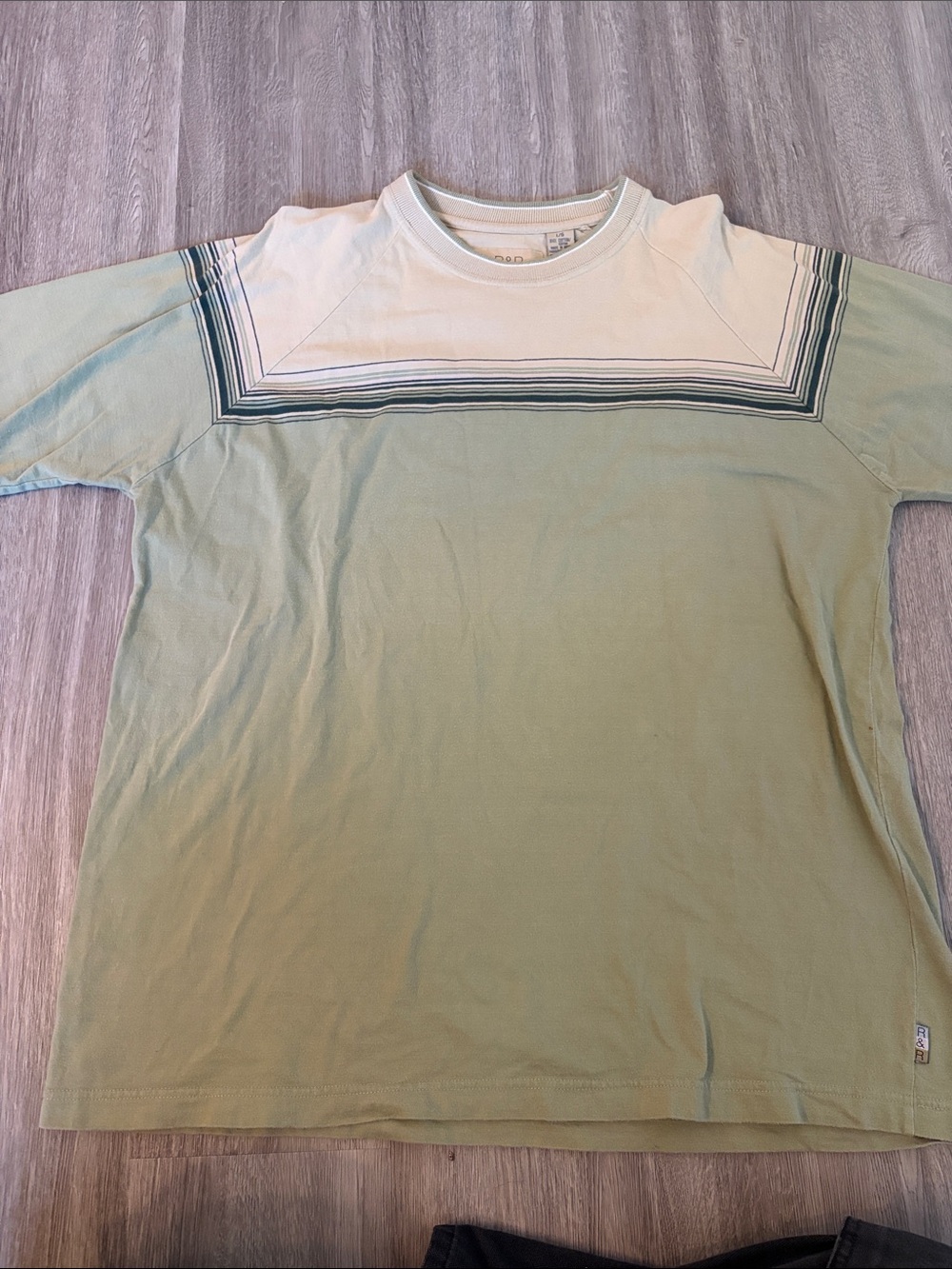 Short-Sleeve Crewneck Shirt in Sage and Cream
